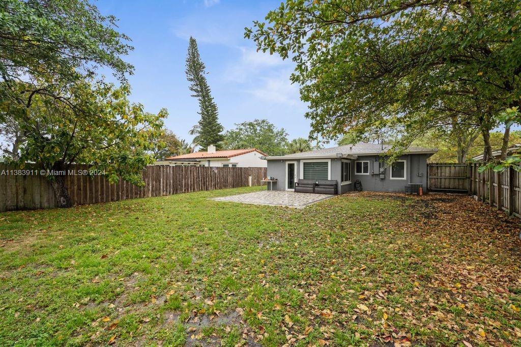 1221 NW 7th Ave