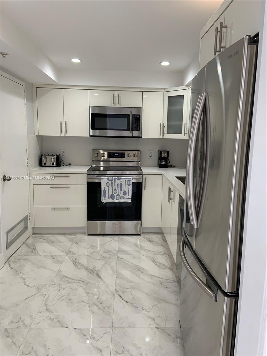 400 Kings Point Dr Unit: 1407