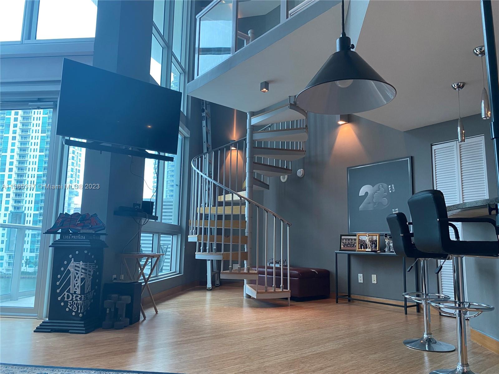 300 S Biscayne Blvd # 620 Unit: L-620