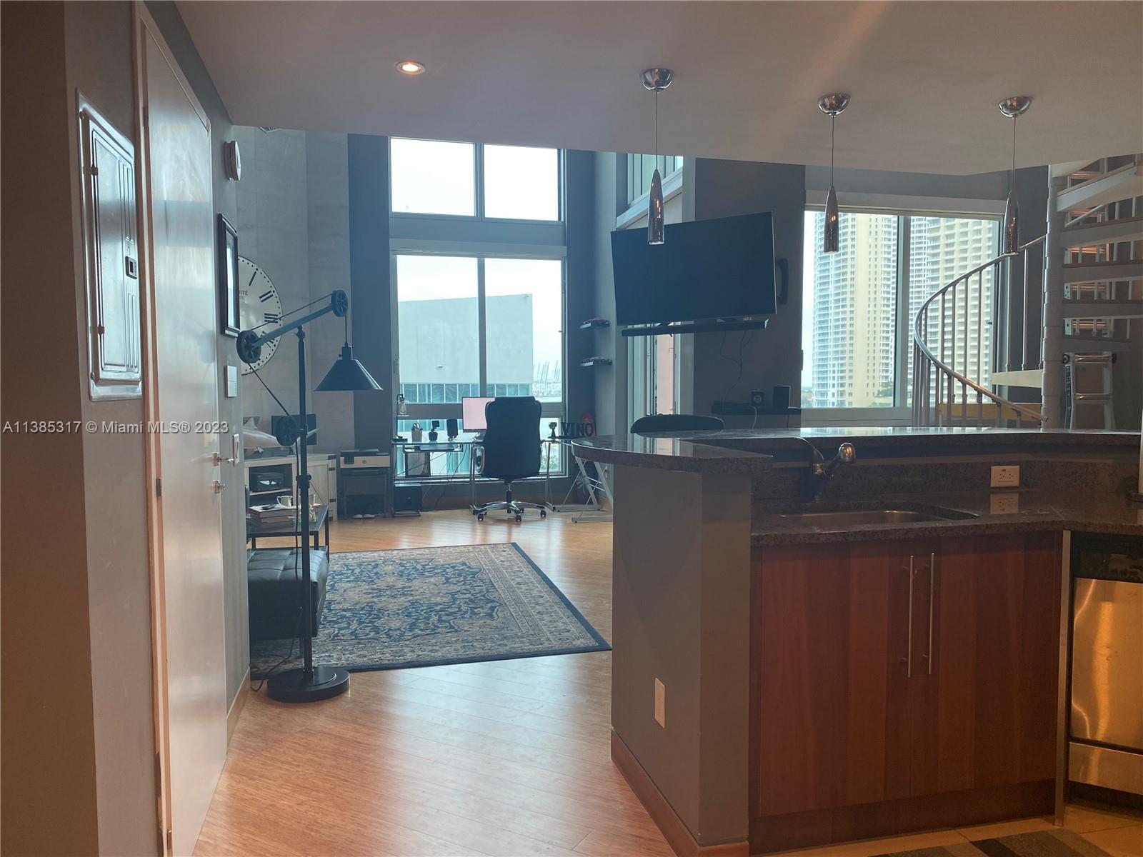300 S Biscayne Blvd # 620 Unit: L-620