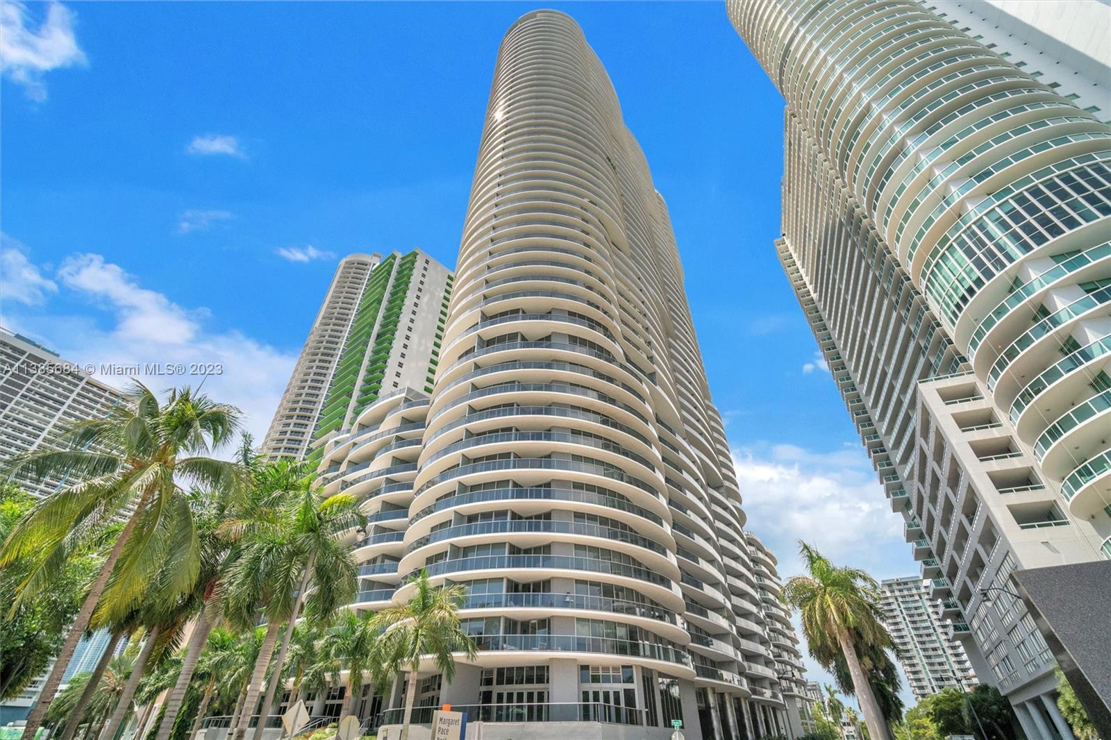 488 NE 18th St Unit: PH02