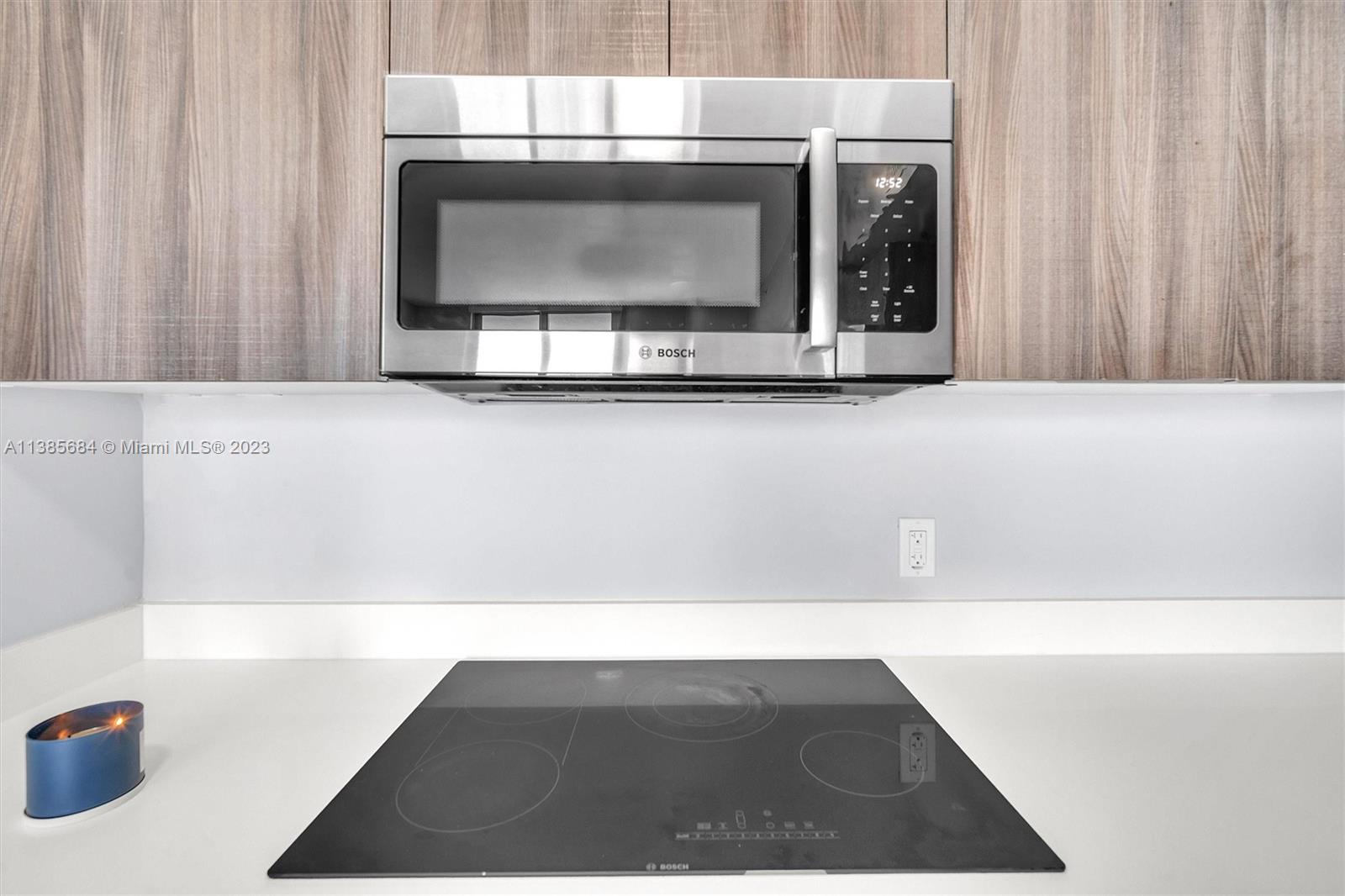 488 NE 18th St Unit: PH02