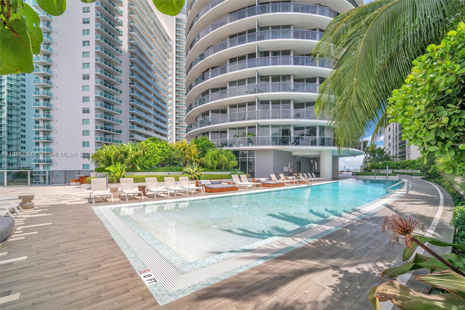 488 NE 18th St Unit: PH02
