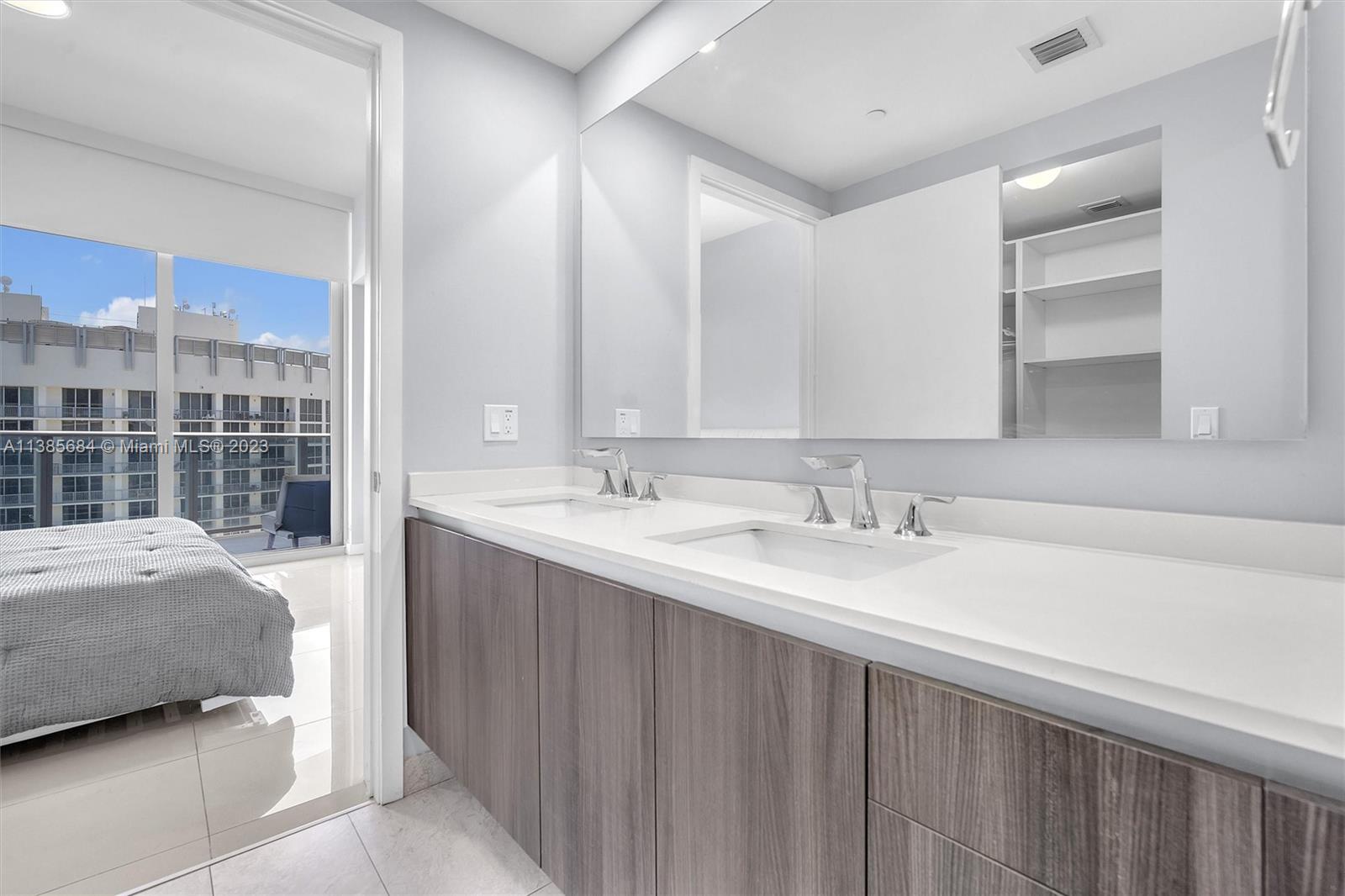 488 NE 18th St Unit: PH02