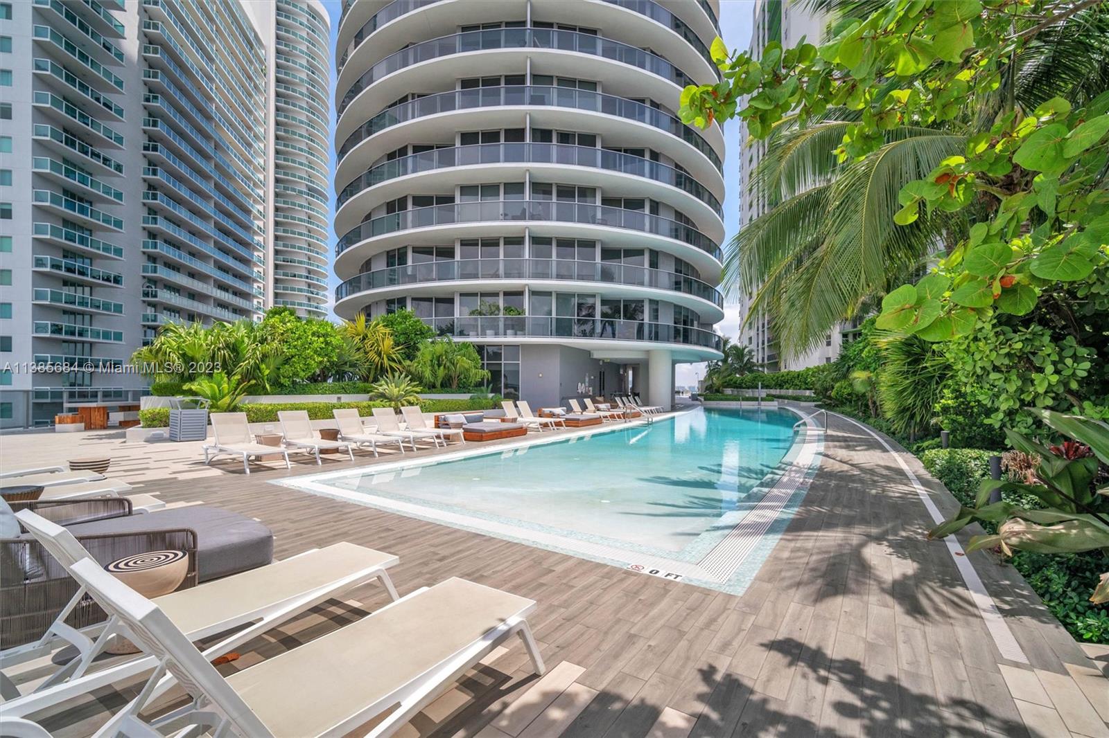 488 NE 18th St Unit: PH02