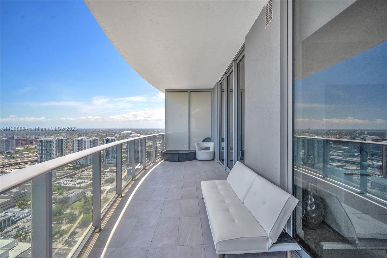 488 NE 18th St Unit: PH02