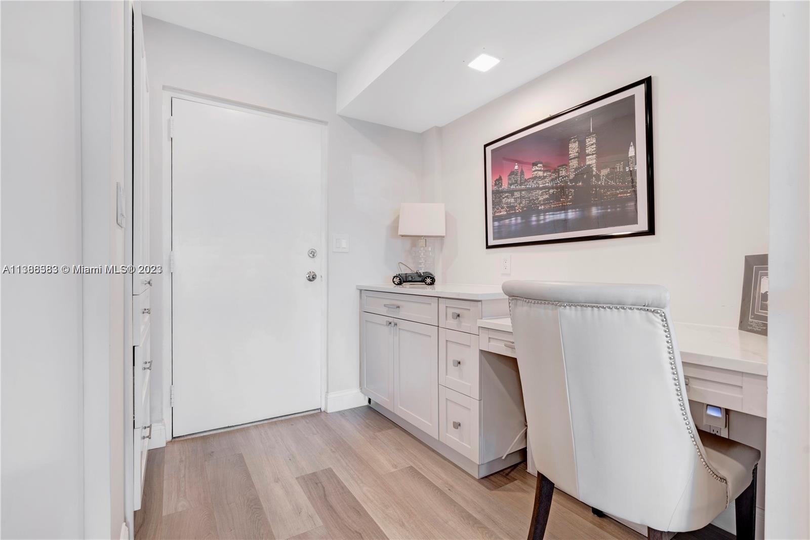 2555 NE 11th St Unit: 901