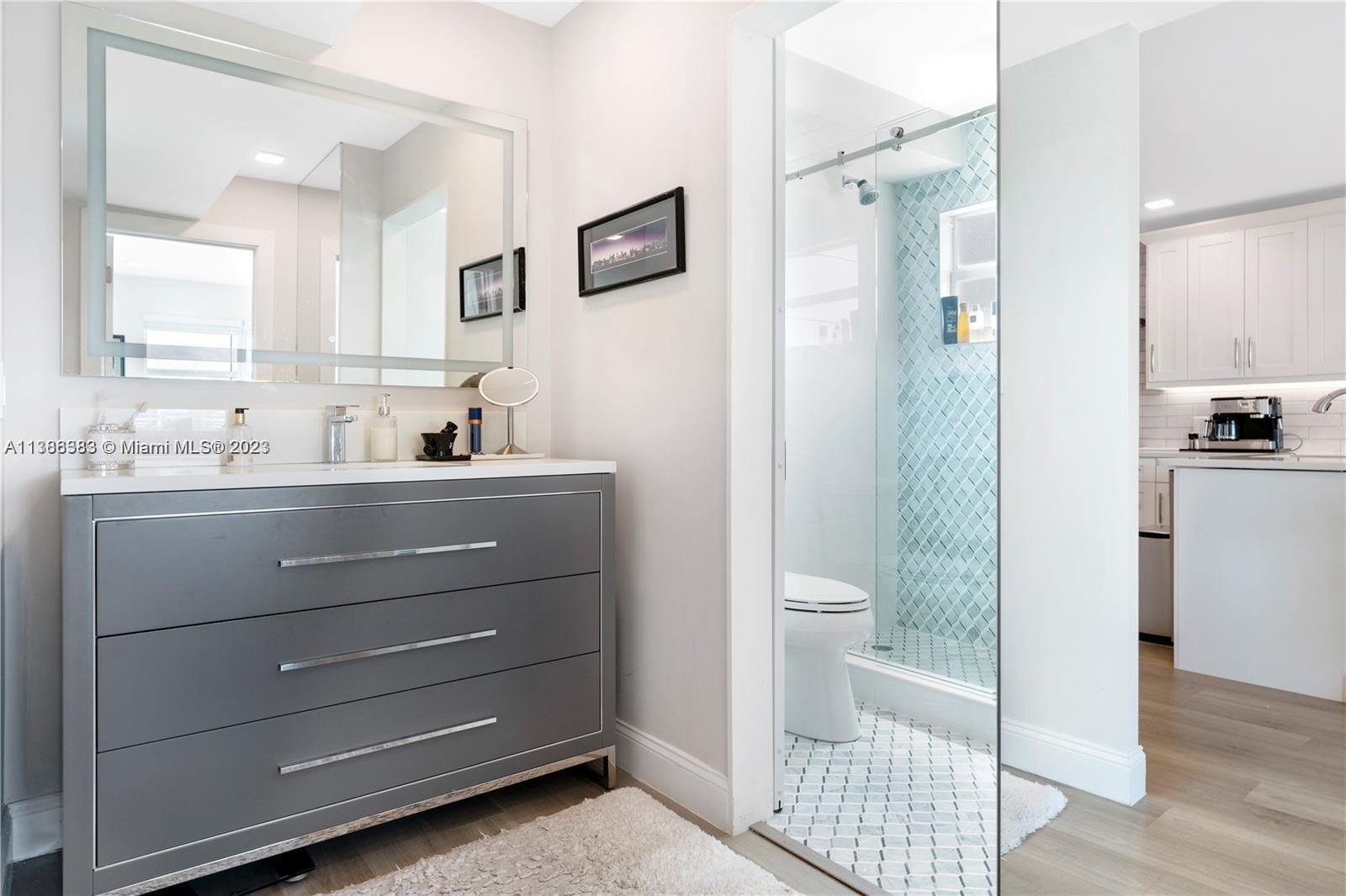 2555 NE 11th St Unit: 901
