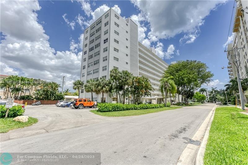 2555 NE 11th St Unit: 901