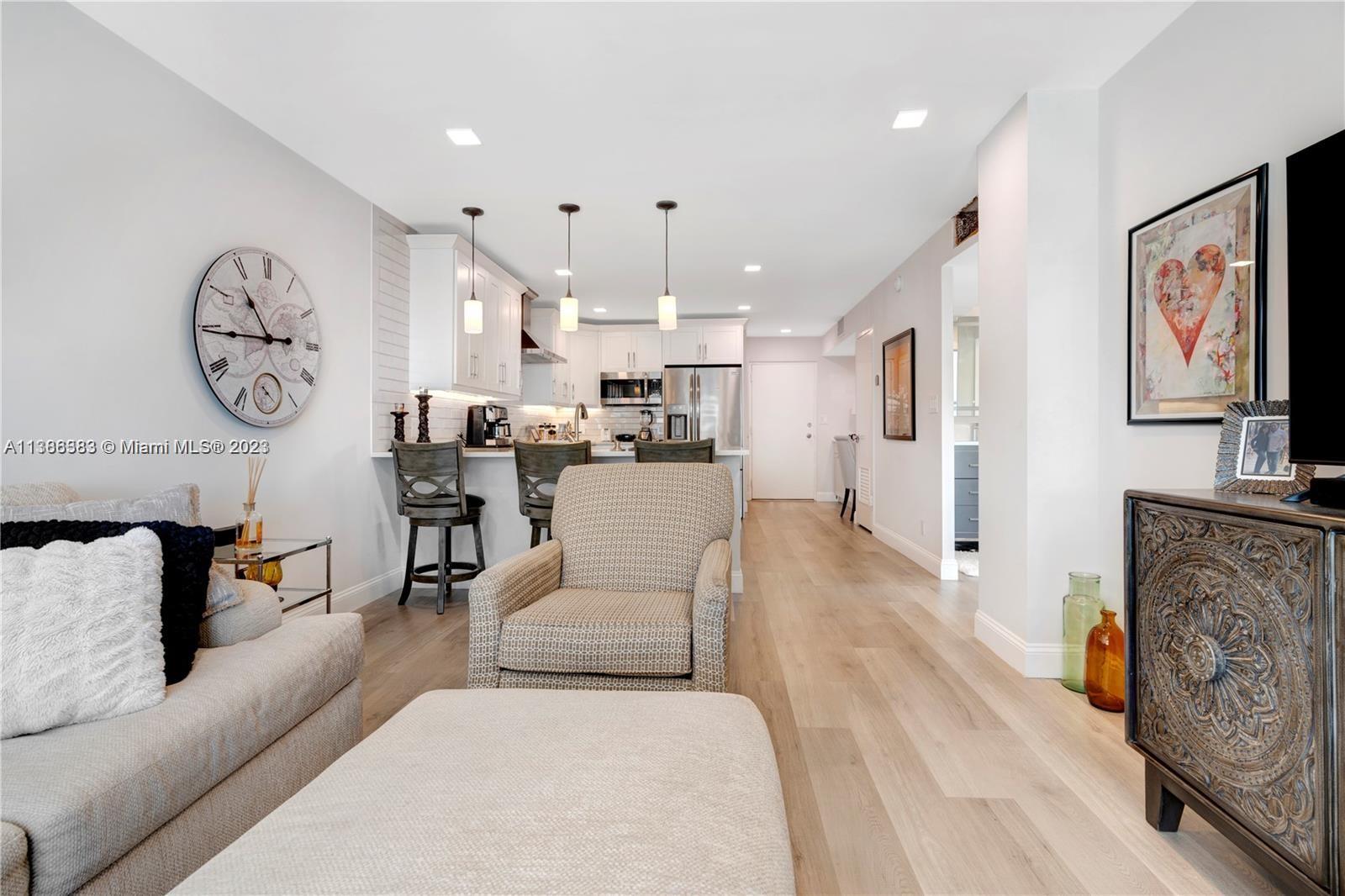 2555 NE 11th St Unit: 901