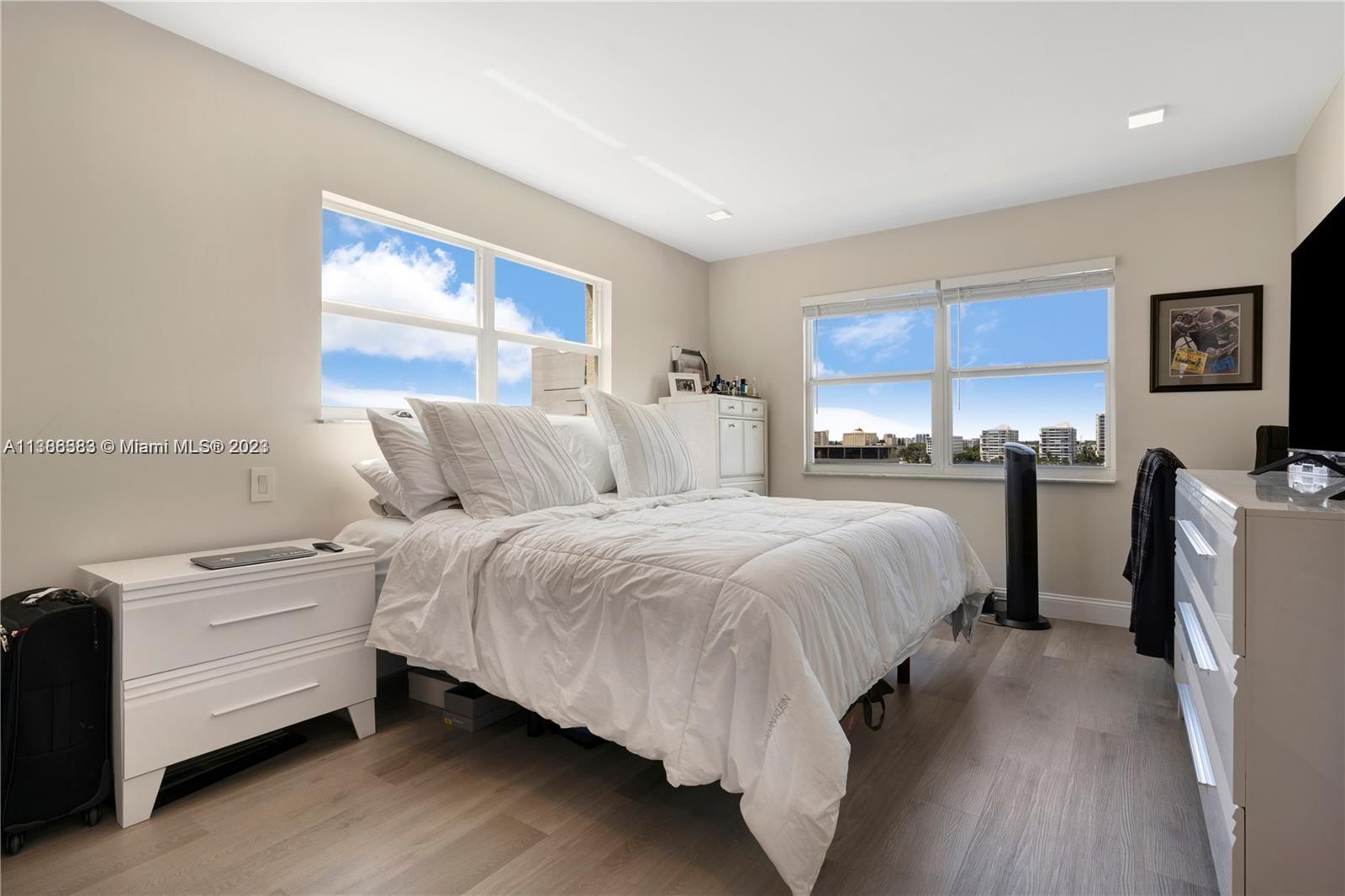 2555 NE 11th St Unit: 901