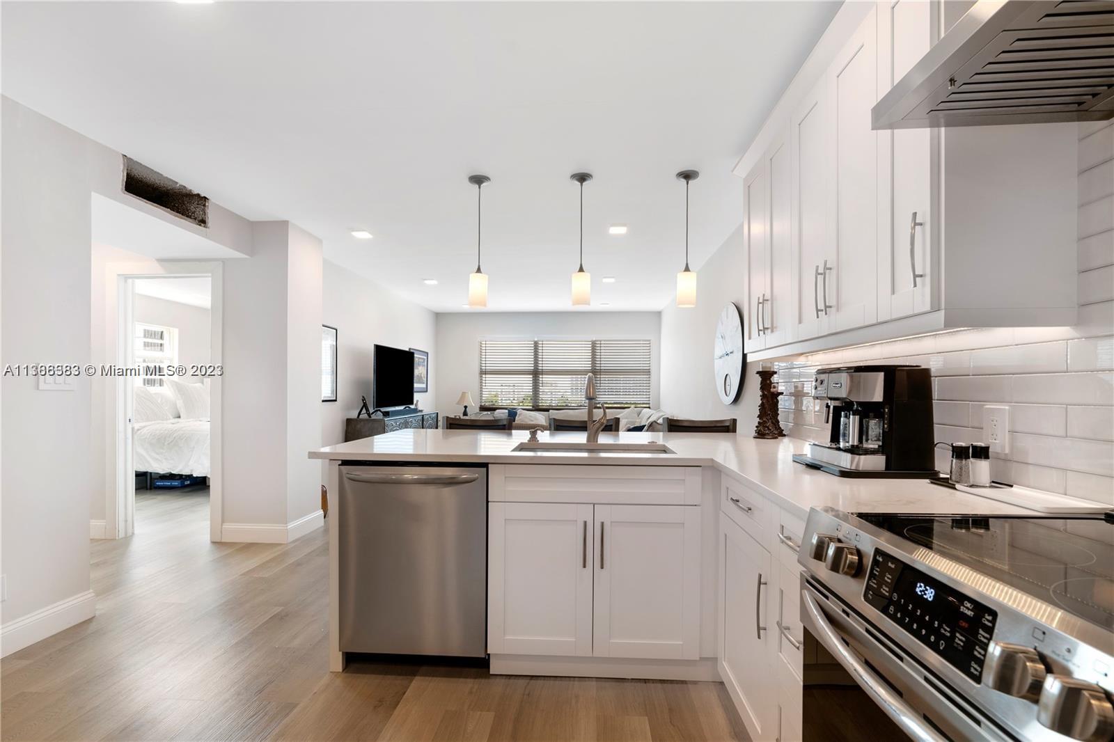 2555 NE 11th St Unit: 901