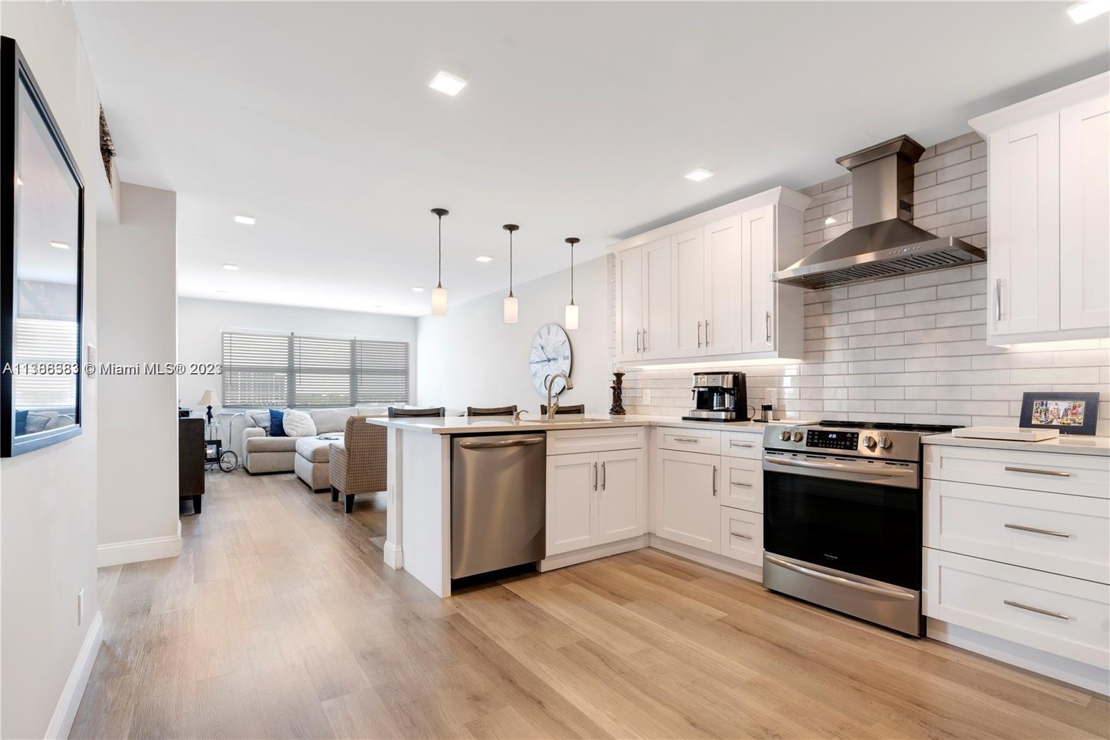 2555 NE 11th St Unit: 901