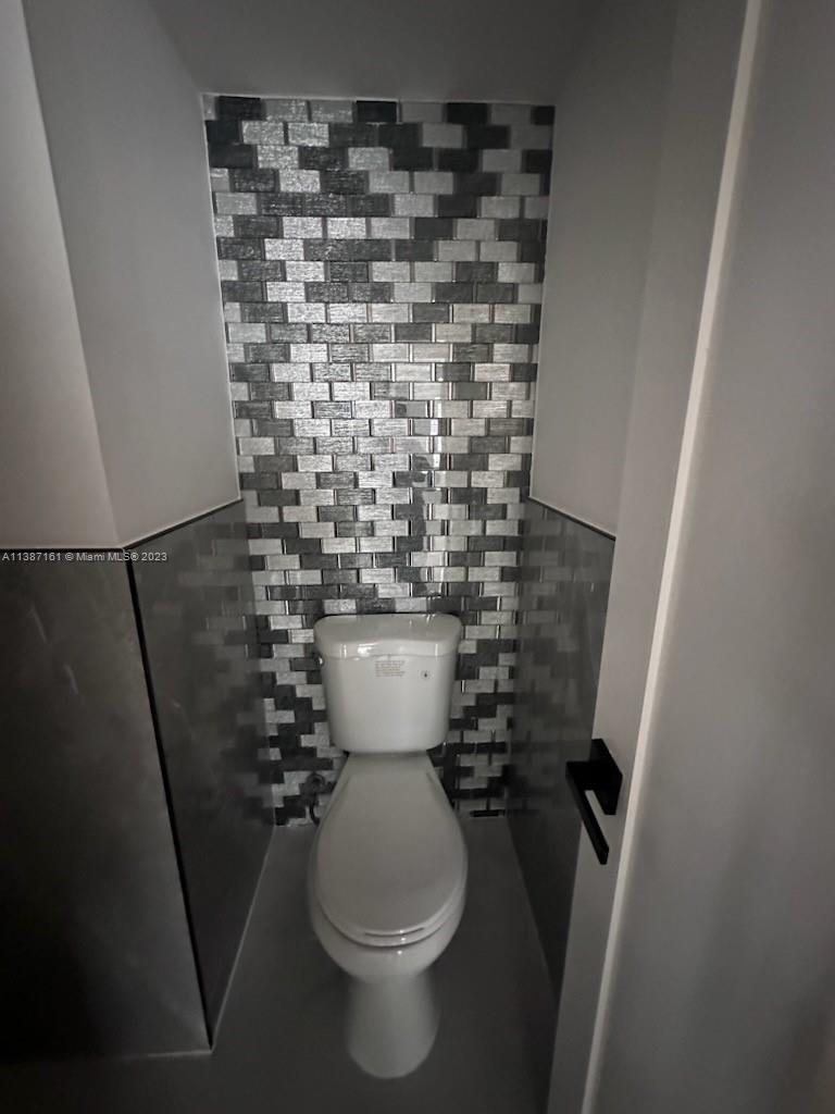 825 NW 33rd Ave Unit: 825