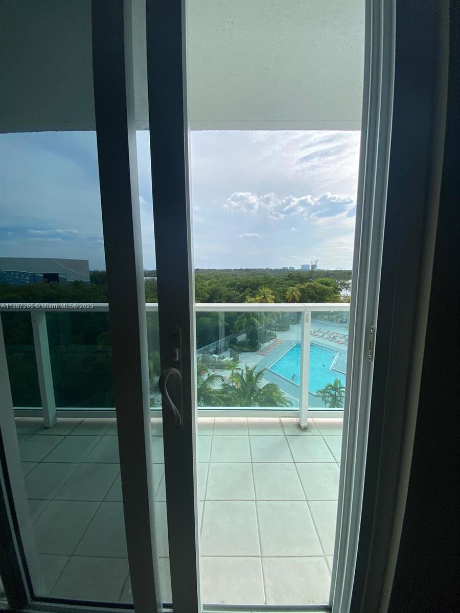 100 Bayview Dr Unit: 618