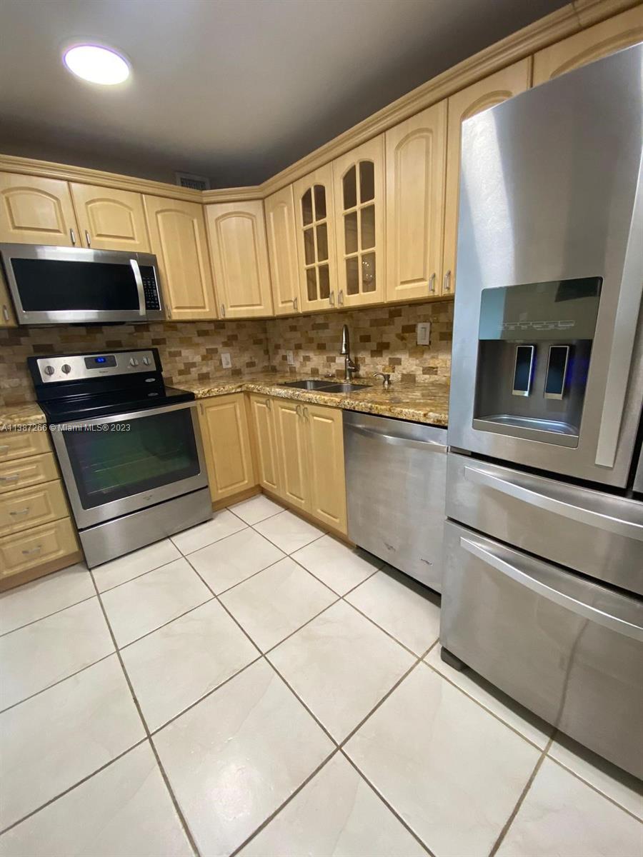 100 Bayview Dr Unit: 618