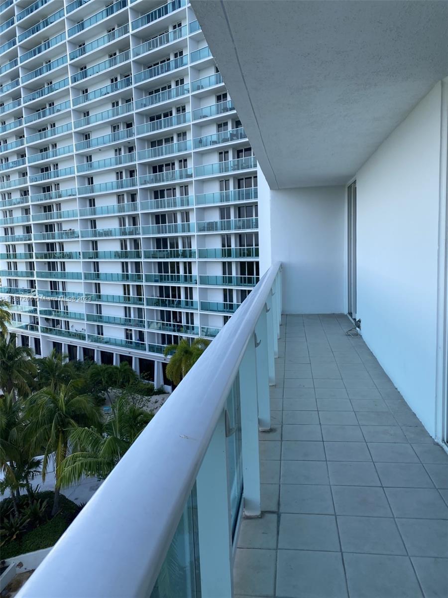 100 Bayview Dr Unit: 618