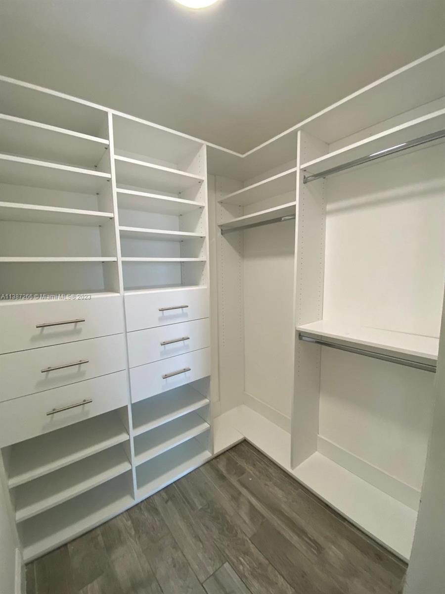 100 Bayview Dr Unit: 618