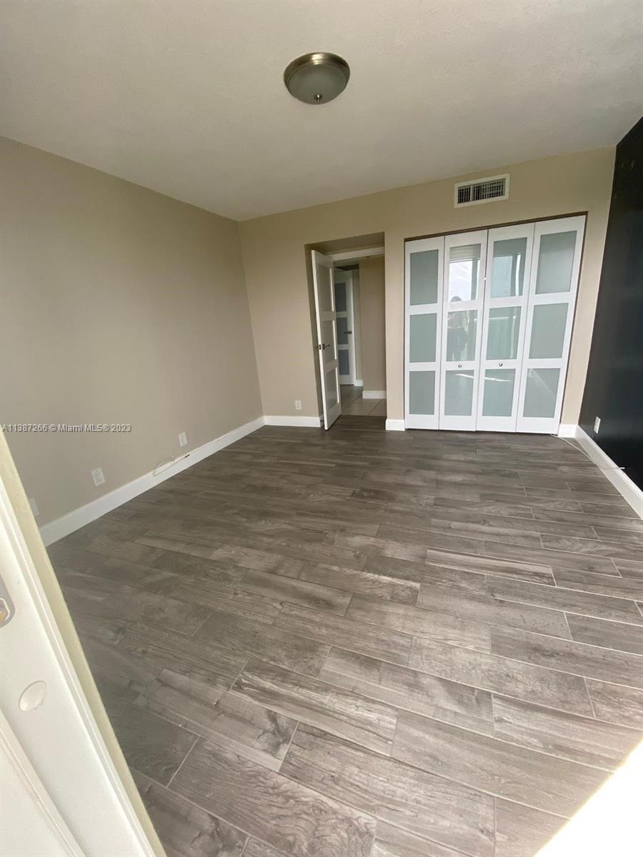 100 Bayview Dr Unit: 618