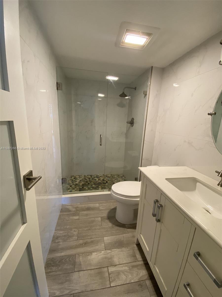 100 Bayview Dr Unit: 618