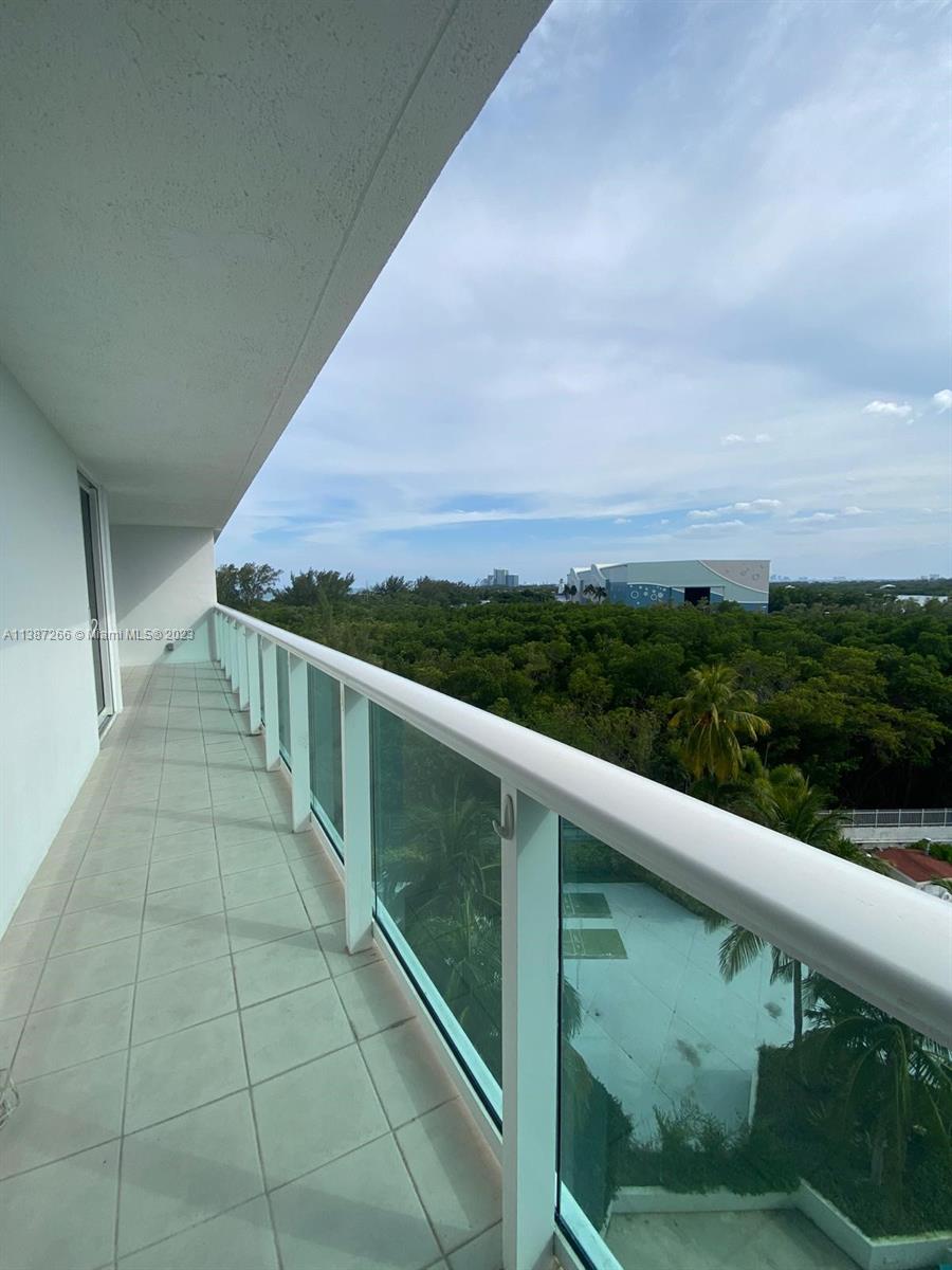100 Bayview Dr Unit: 618