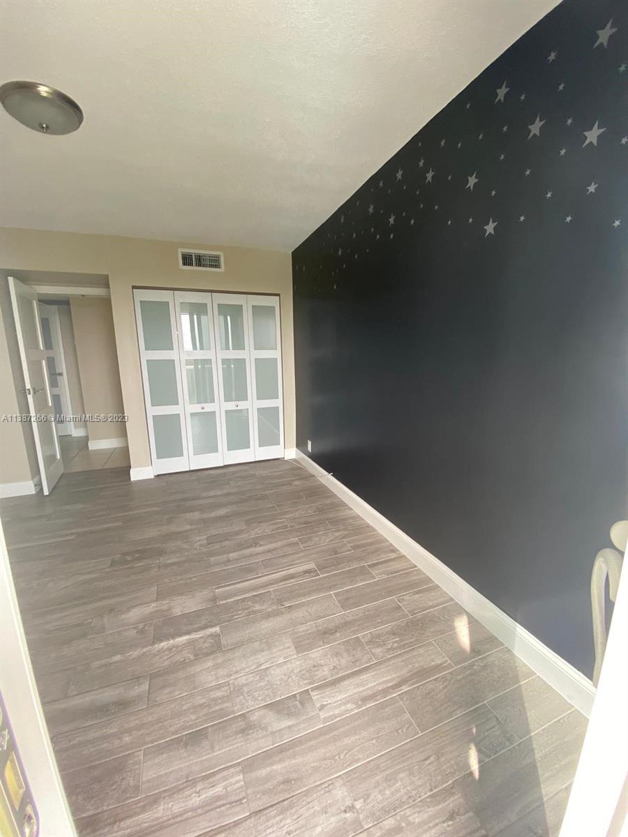 100 Bayview Dr Unit: 618