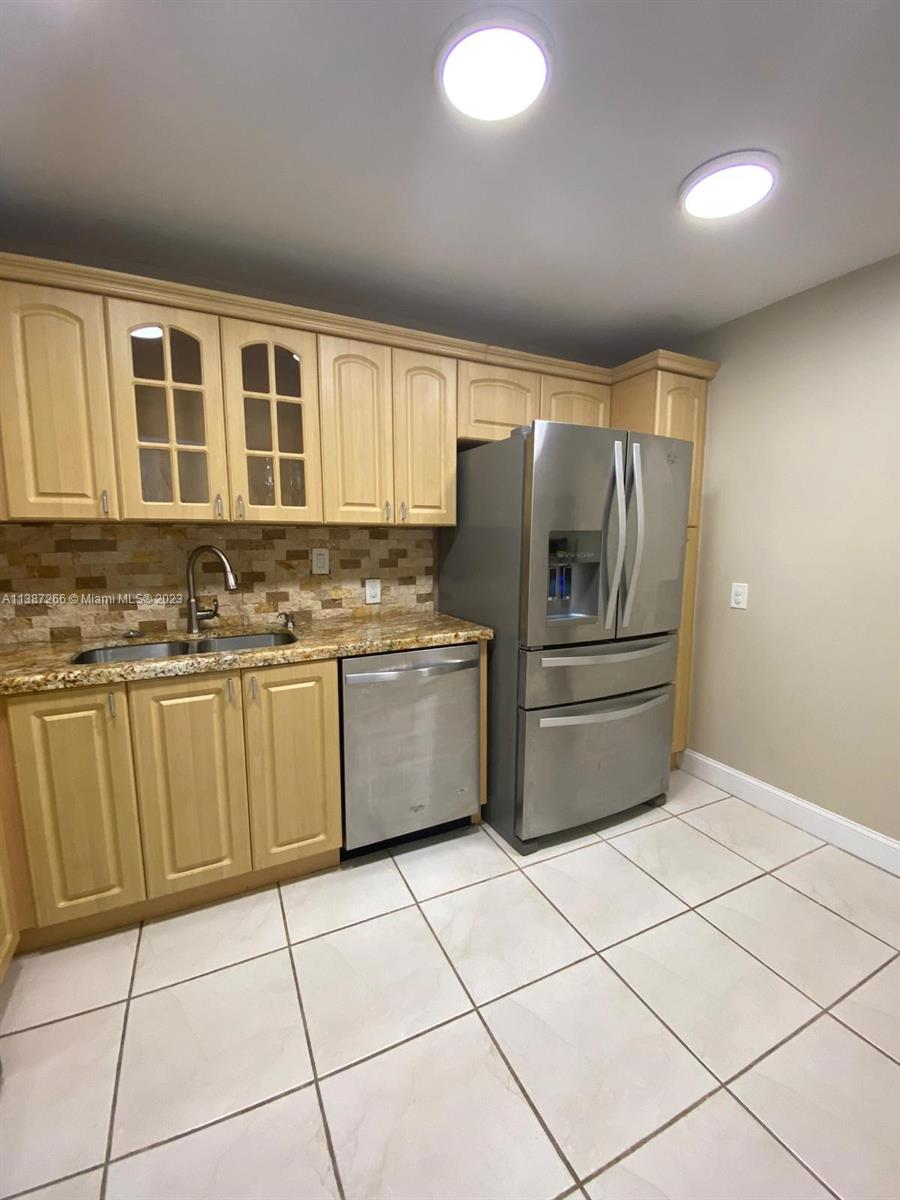 100 Bayview Dr Unit: 618
