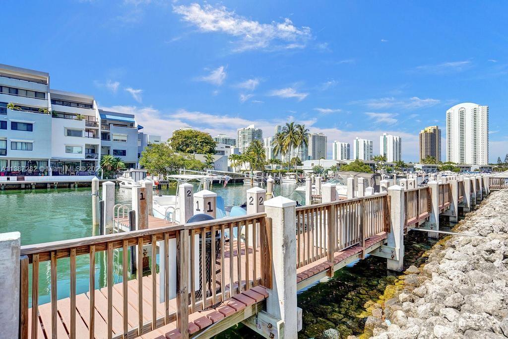 400 Kings Point Dr Unit: 1016
