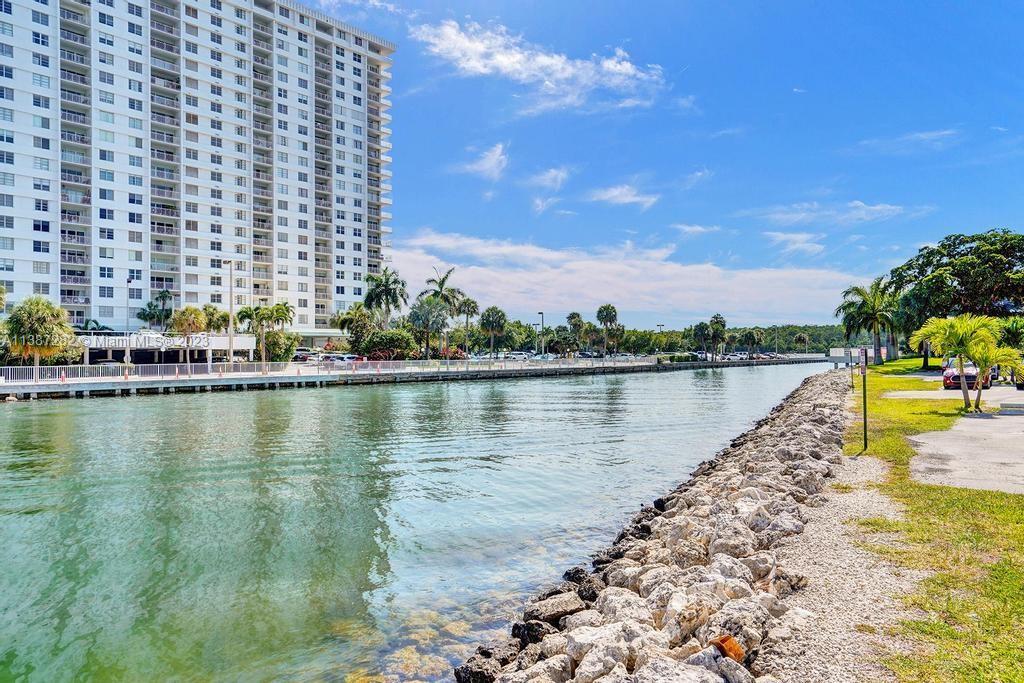 400 Kings Point Dr Unit: 1016
