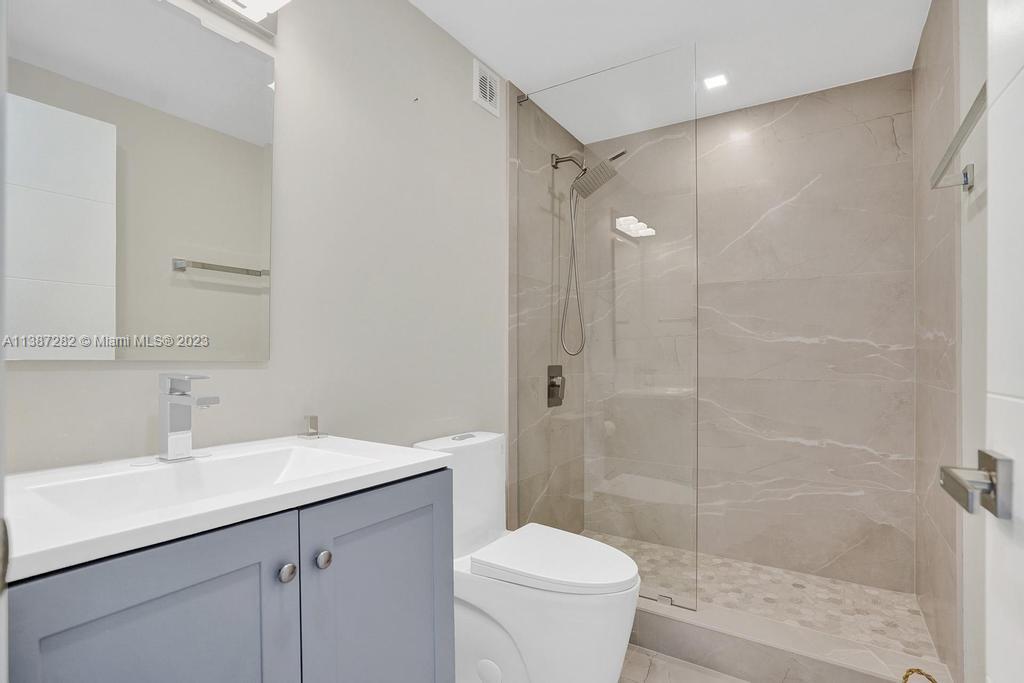 400 Kings Point Dr Unit: 1016