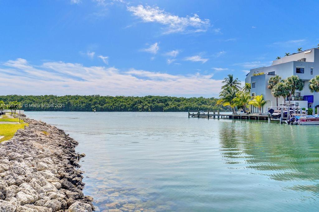 400 Kings Point Dr Unit: 1016