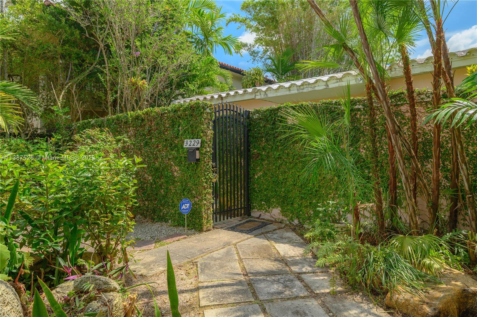 3229 Gifford Ln