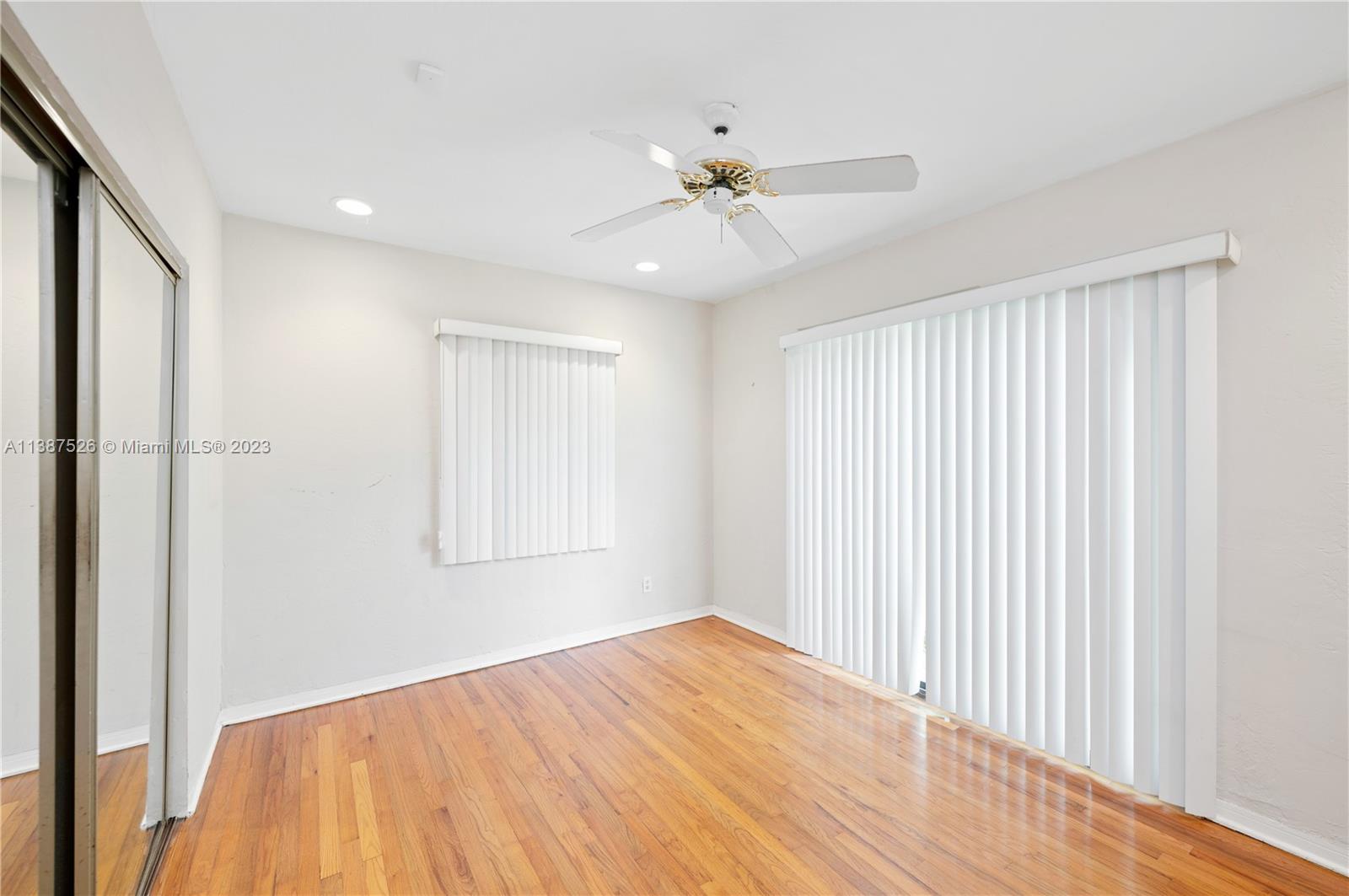 3229 Gifford Ln