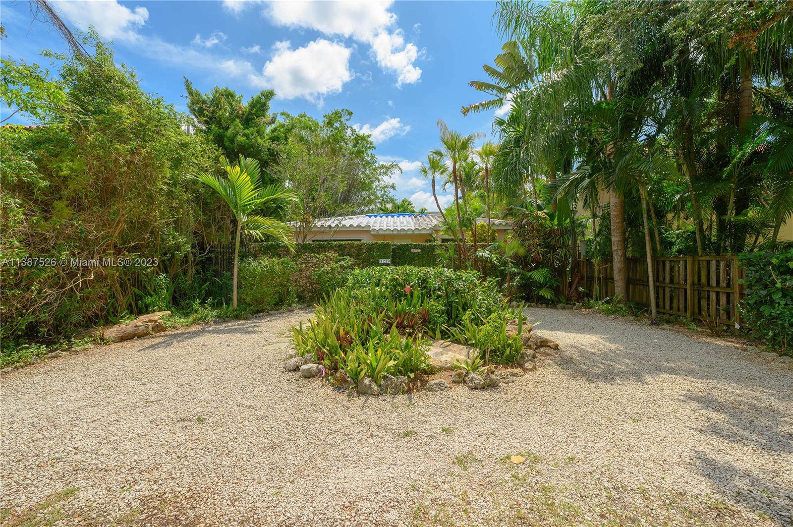 3229 Gifford Ln