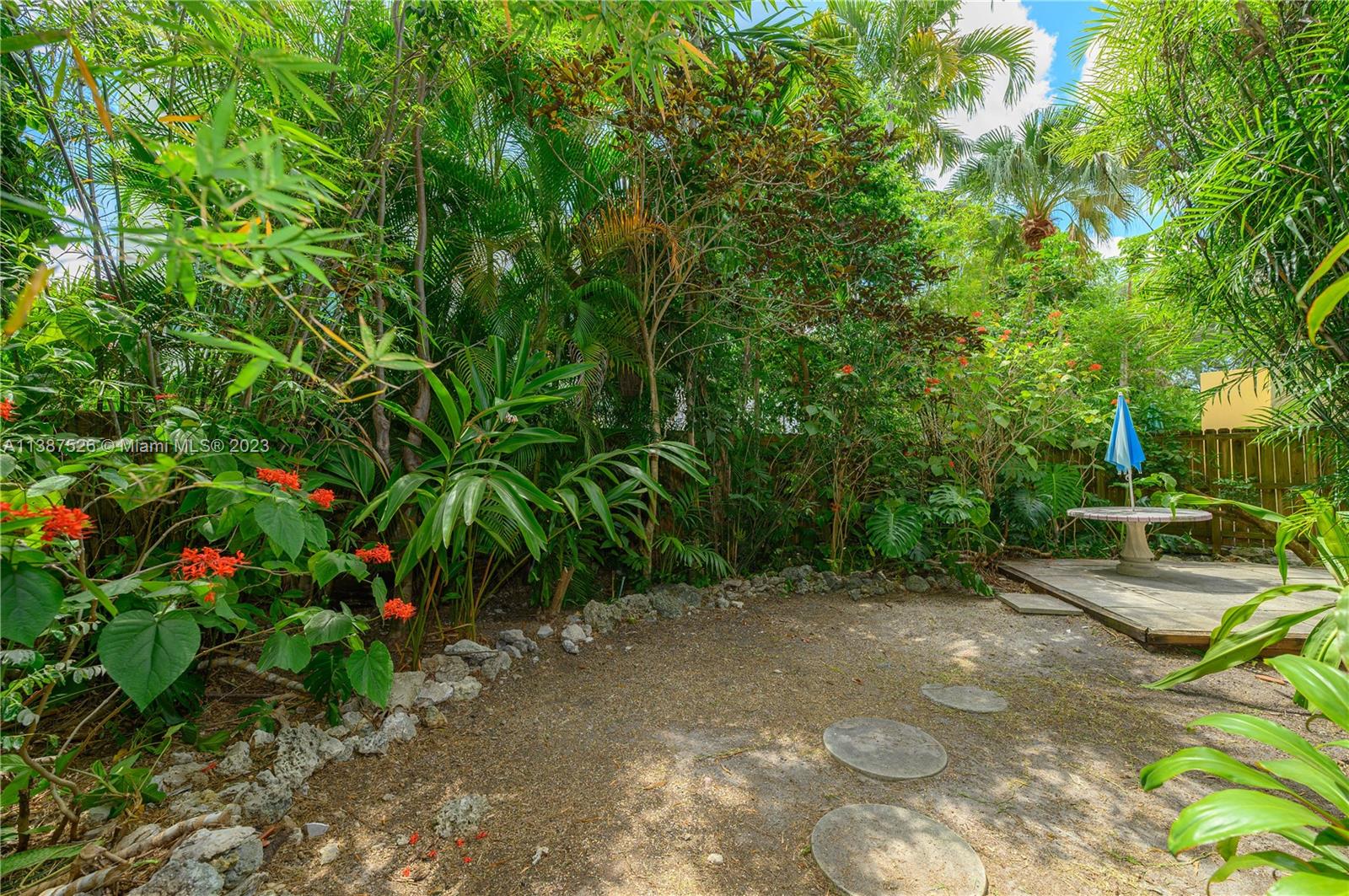 3229 Gifford Ln