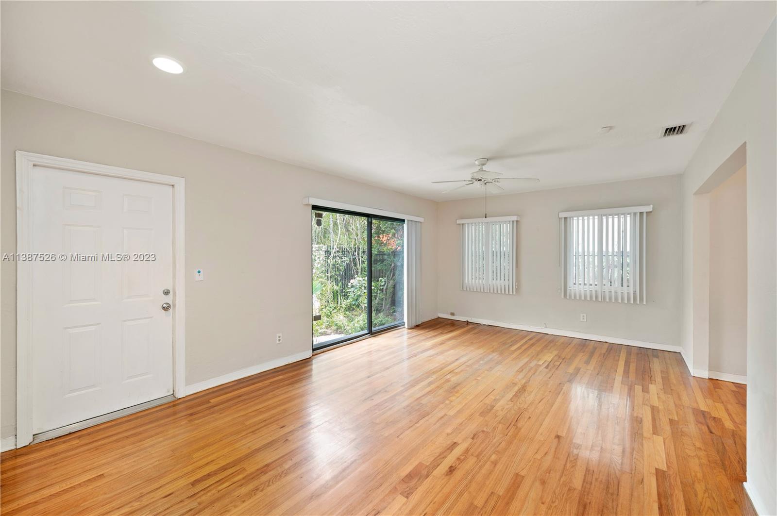 3229 Gifford Ln