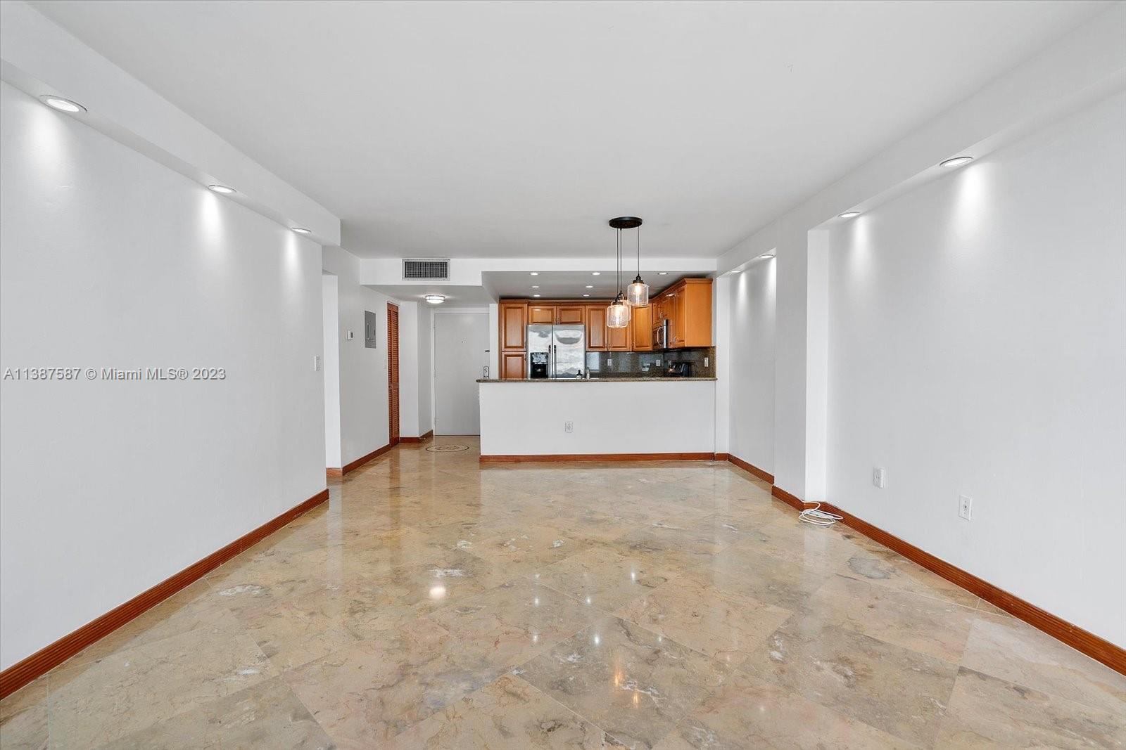 600 NE 36th St Unit: 1417