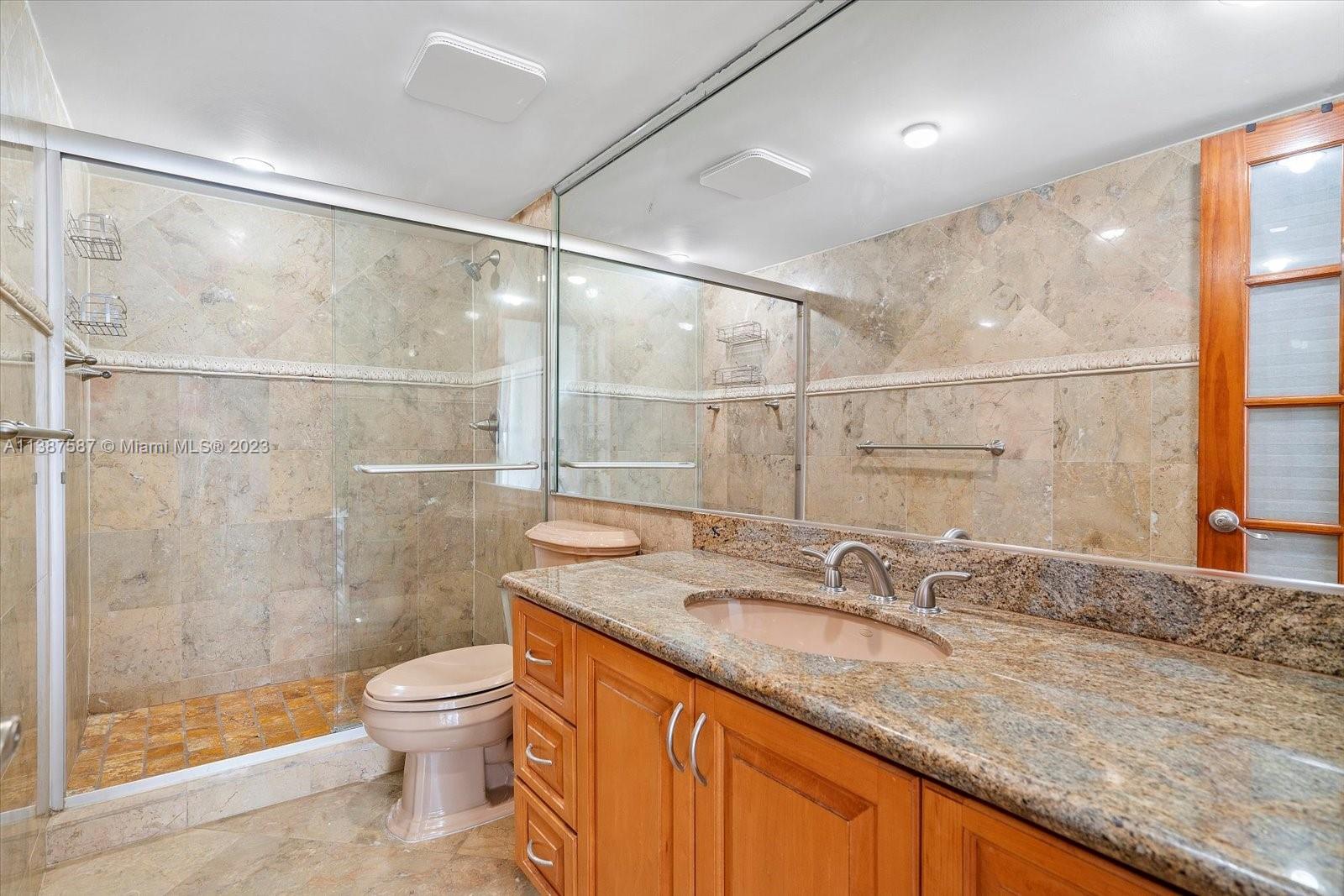 600 NE 36th St Unit: 1417