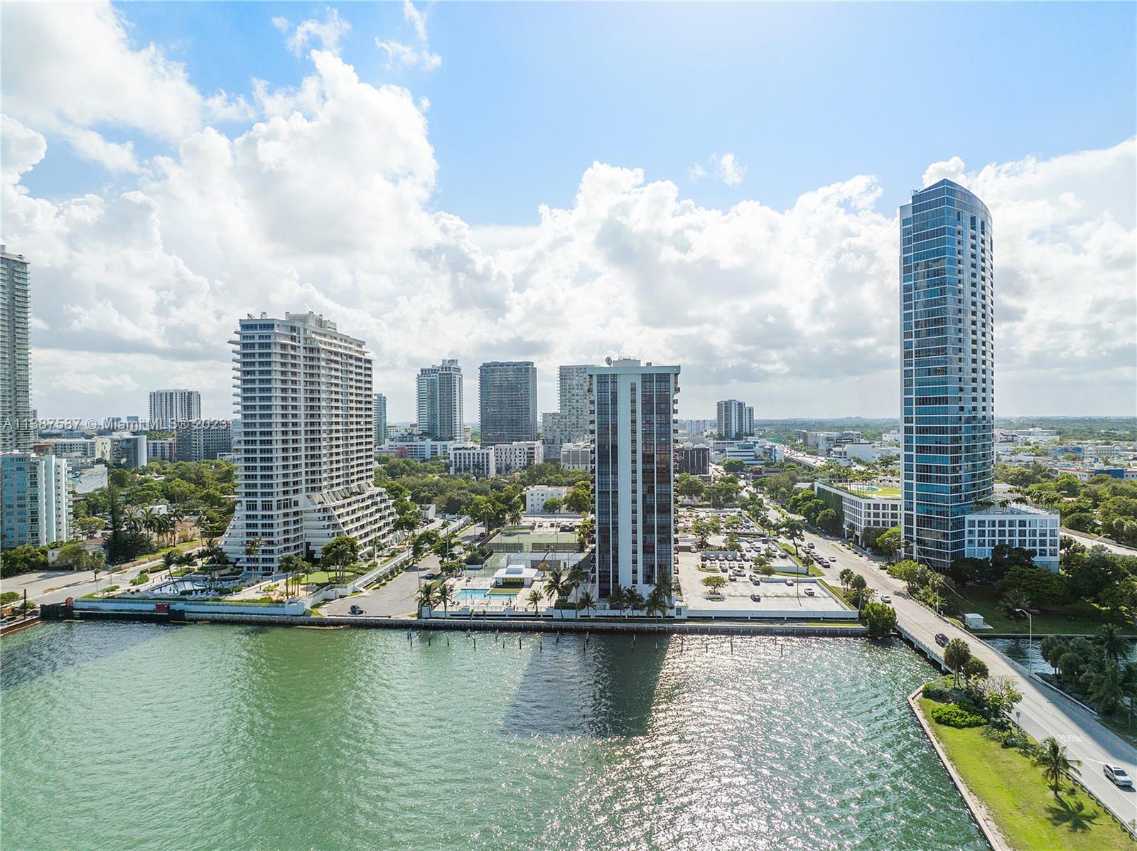 600 NE 36th St Unit: 1417