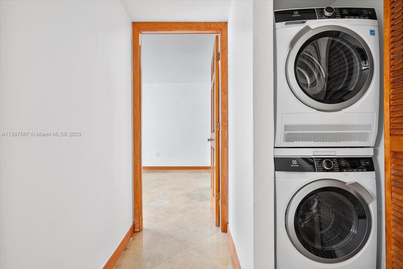 600 NE 36th St Unit: 1417