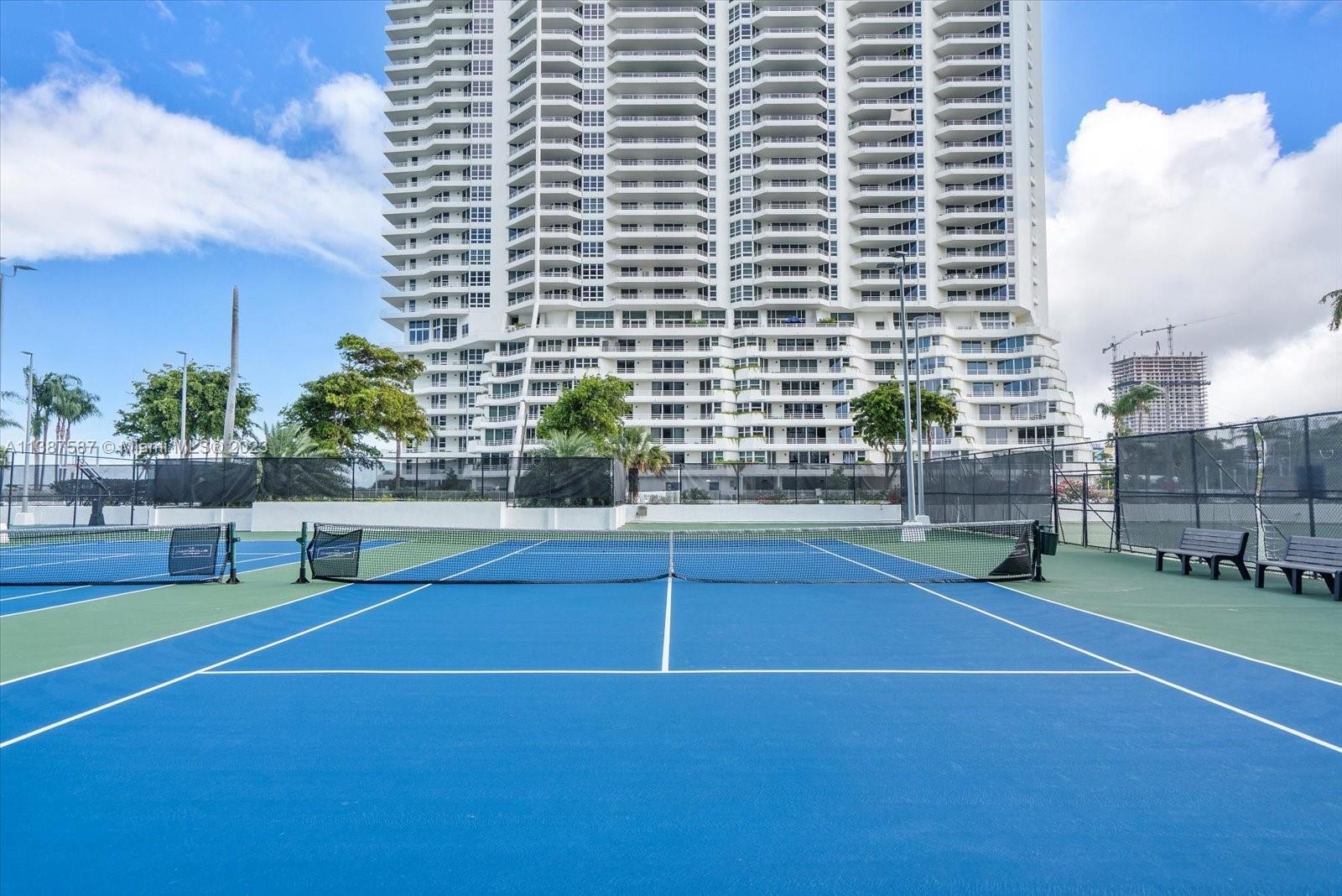 600 NE 36th St Unit: 1417