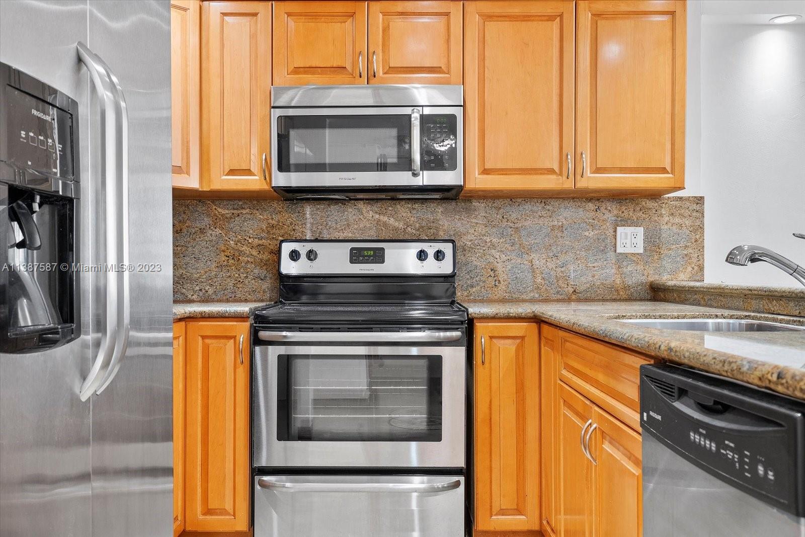 600 NE 36th St Unit: 1417