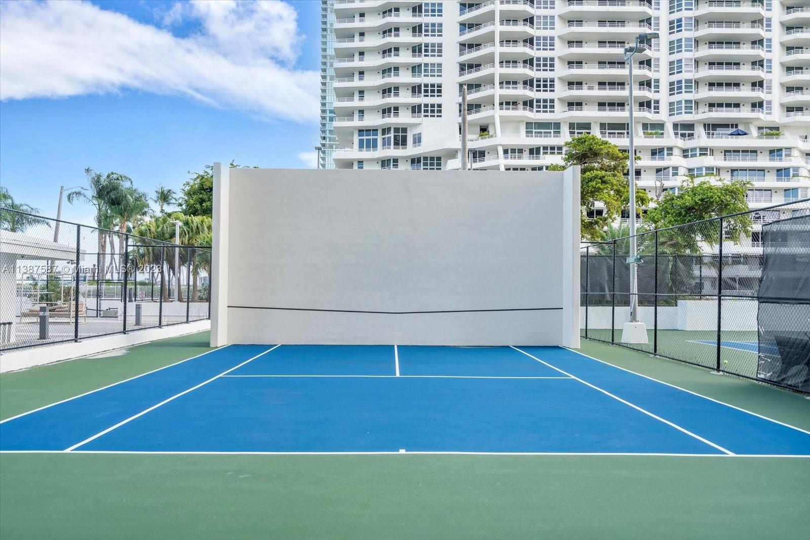 600 NE 36th St Unit: 1417