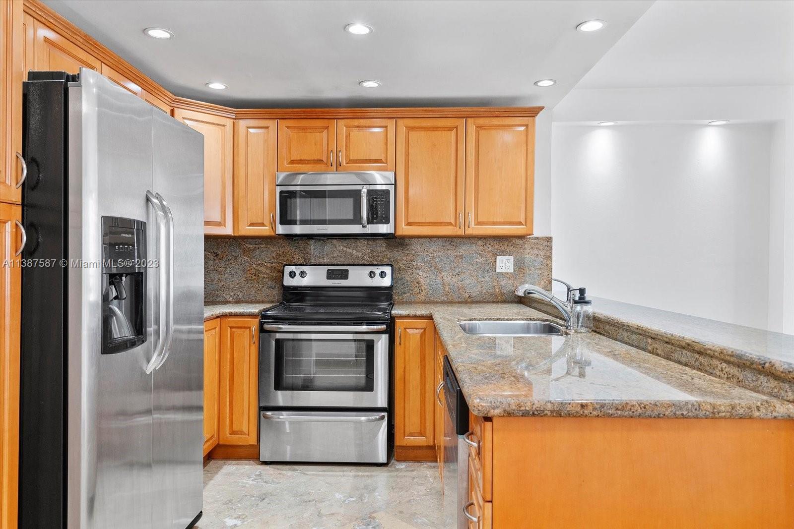 600 NE 36th St Unit: 1417