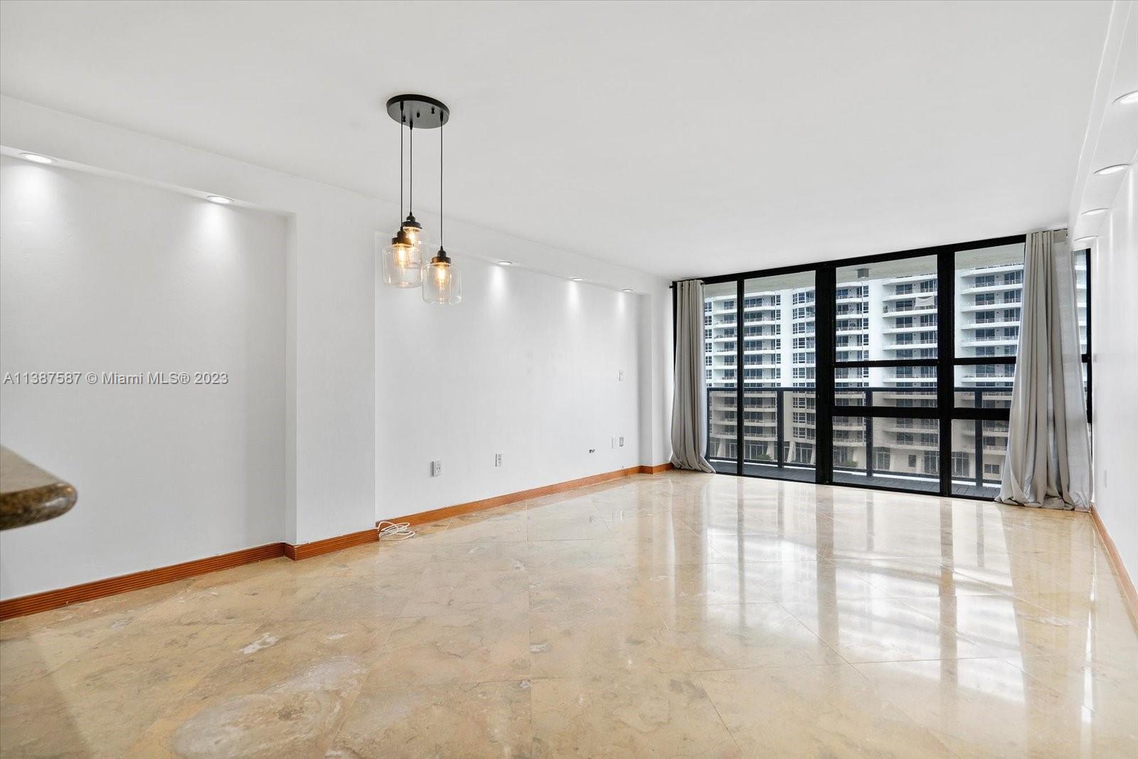 600 NE 36th St Unit: 1417