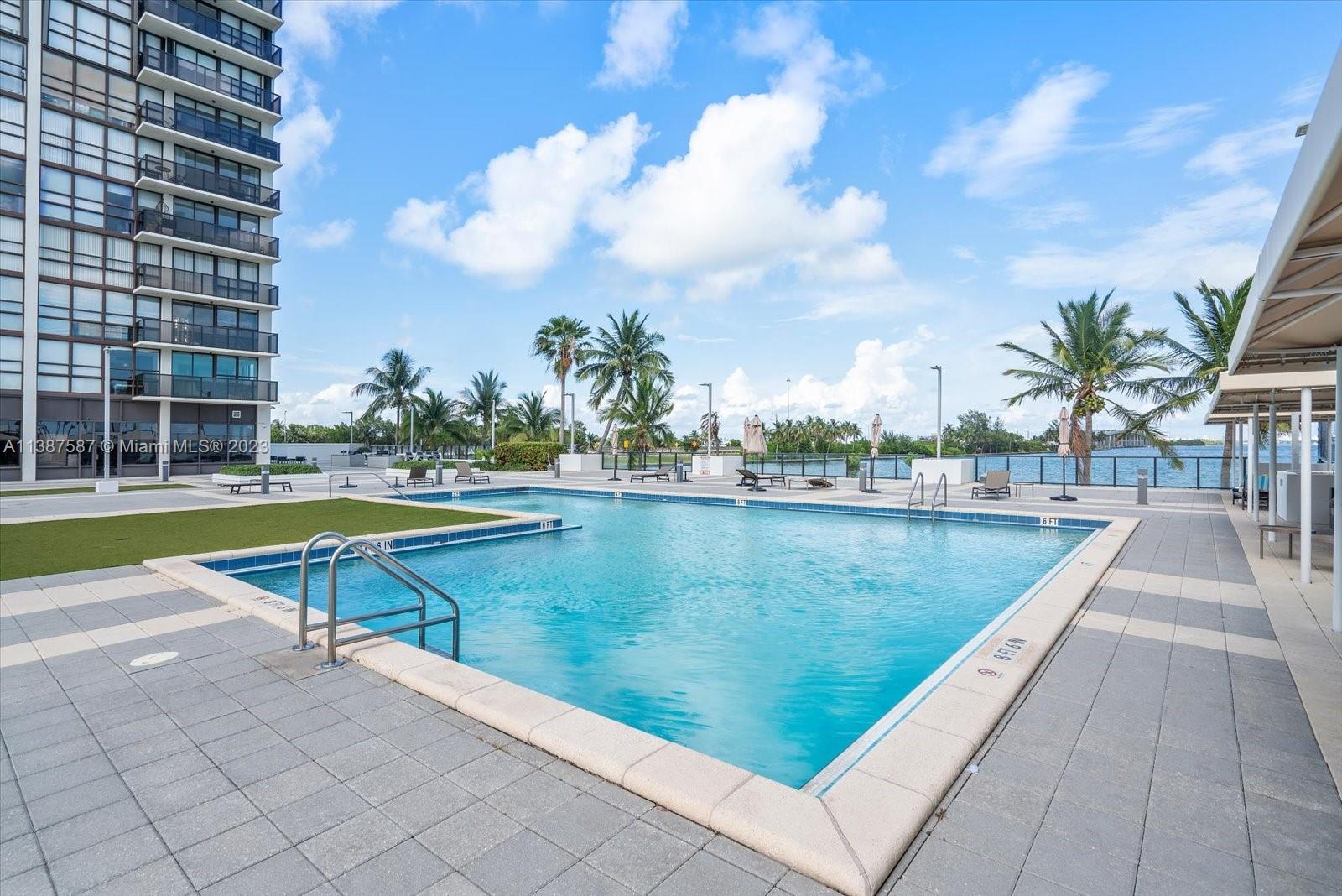 600 NE 36th St Unit: 1417