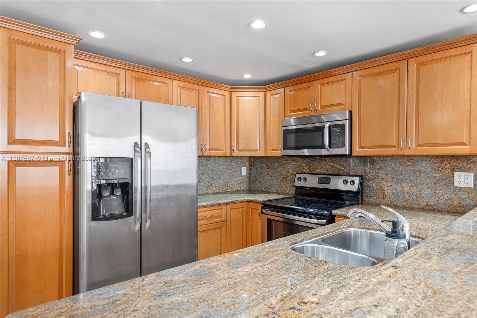 600 NE 36th St Unit: 1417