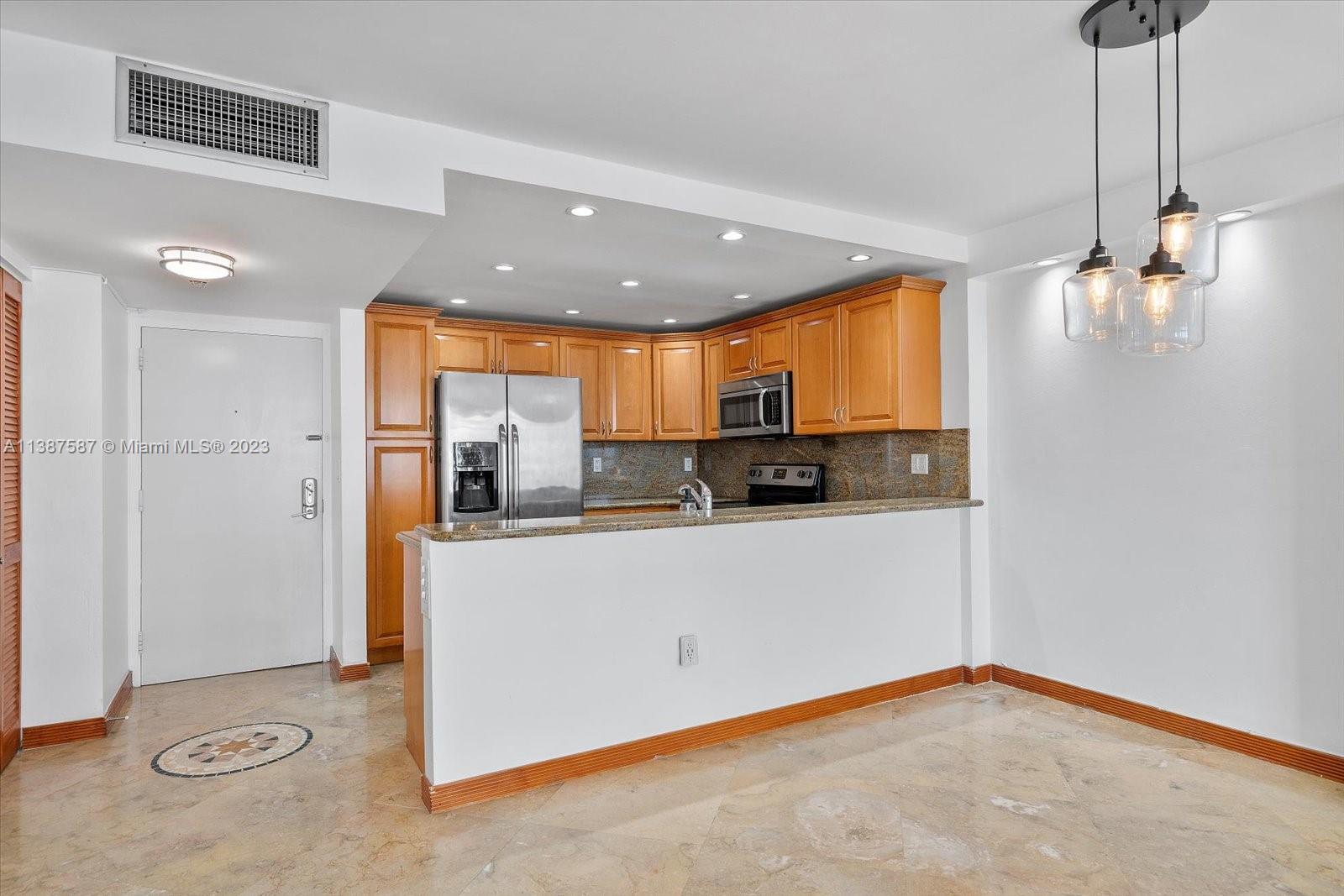 600 NE 36th St Unit: 1417