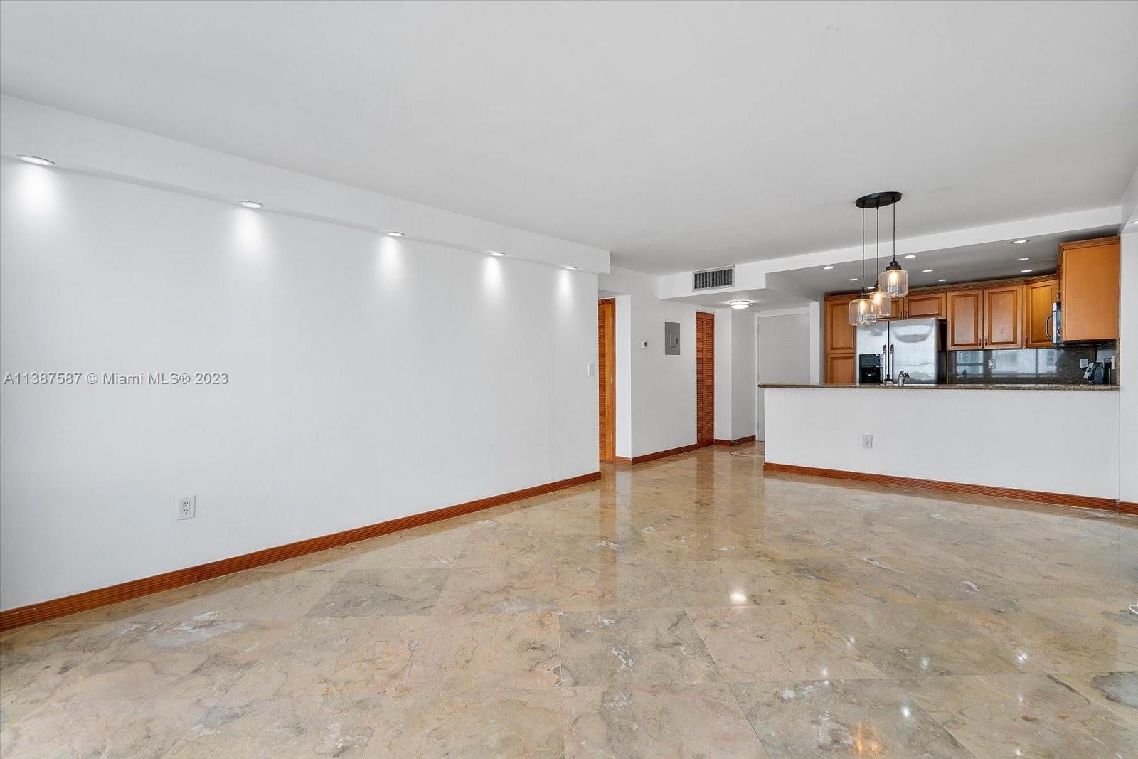 600 NE 36th St Unit: 1417