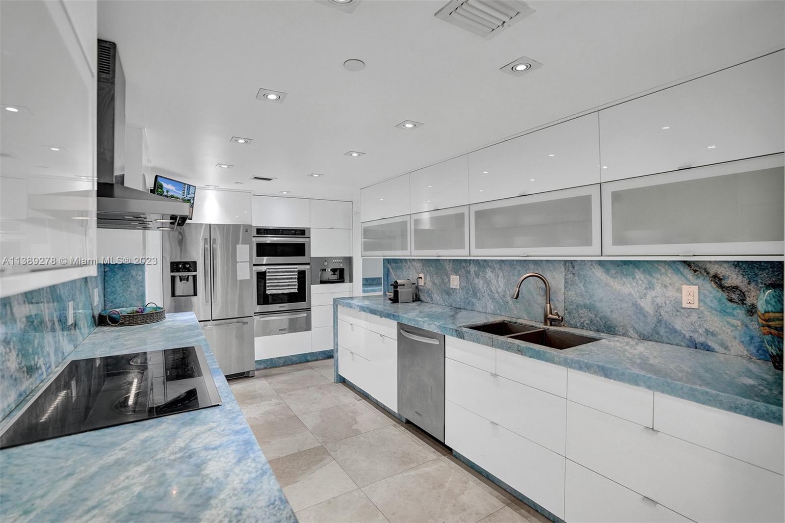 3200 Collins Ave Unit: 7-1